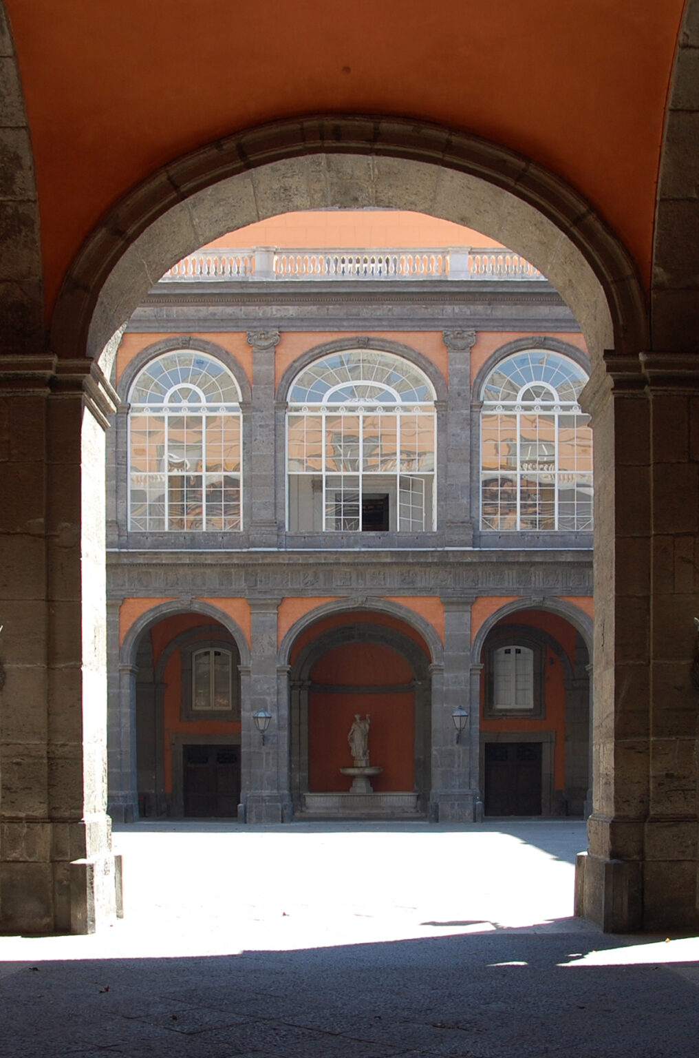 Il Cortile D Onore Palazzo Reale Di Napoli Sito Ufficiale